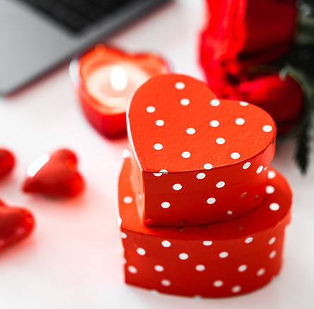 Send Valentine Rose and Gifts to Italy