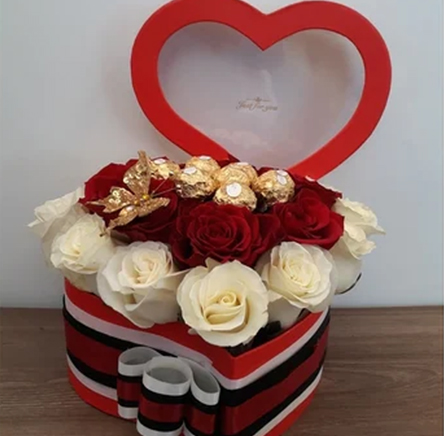 Send Anniversary Flowers and Gifts to Italy